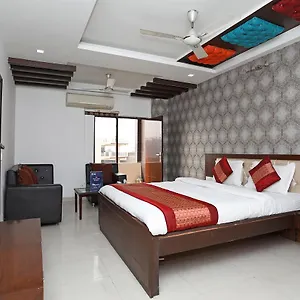 Hotel Capital O 10025 Hotel Flora Inn